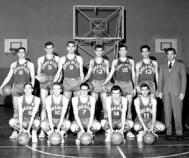 Formazione della Simmenthal Campione d'Italia 1965-66: Gabriele Vianello, Skip Thoren, Massimo Masini, Franco Longhi, Bill Bradley, Giandomenico Ongaro, Cesare Rubini (all.), Giulio Iellini, Sandro Riminucci, Gianfranco Pieri, Binda, Gnocchi.